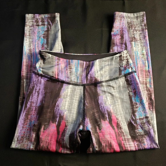 Beyond Yoga Lux Print Capri Leggings‎ Small - Picture 3 of 9